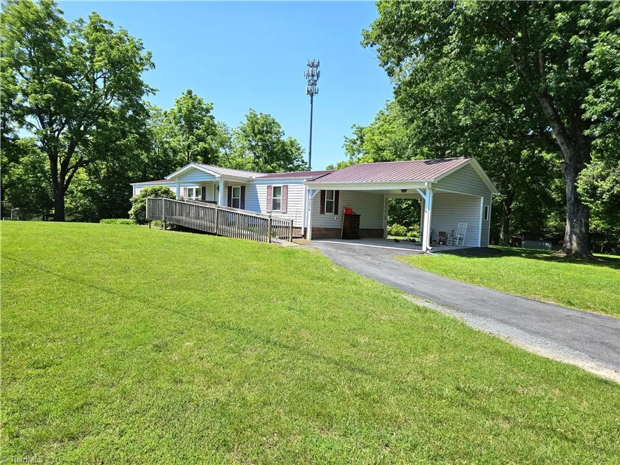 Charlotte Real Estate | View 7364 Walnut Cove Road | 3 Beds, 2 Baths