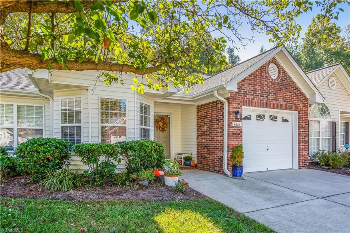 Charlotte Real Estate | View 1816 Salem Bluff Drive | 2 Beds, 2 Baths