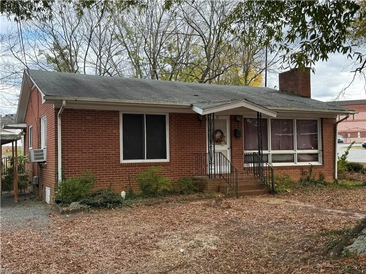Charlotte Real Estate | View 32 Vance Circle | 2 Beds, 1 Bath