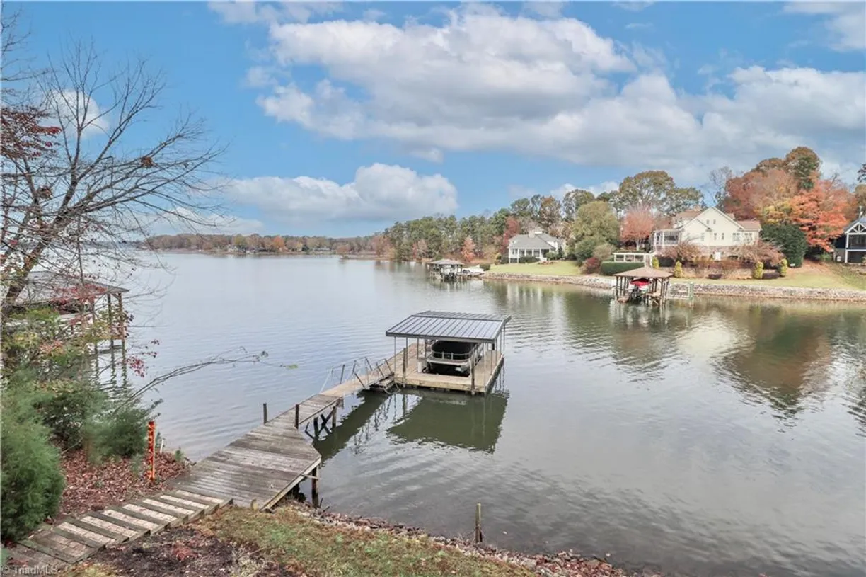 Charlotte Real Estate | View 110 Fern Haven Lane | 1 Bed, 1 Bath