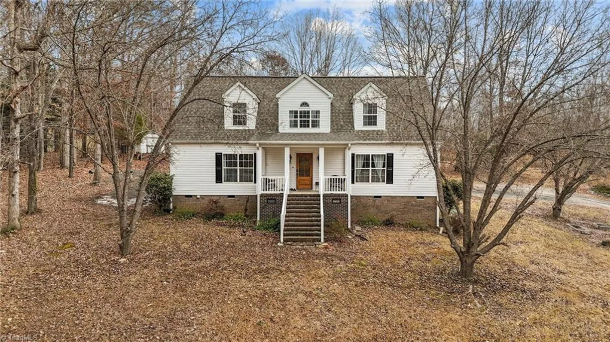 Charlotte Real Estate | View 325 Elam Avenue | 3 Beds, 2 Baths