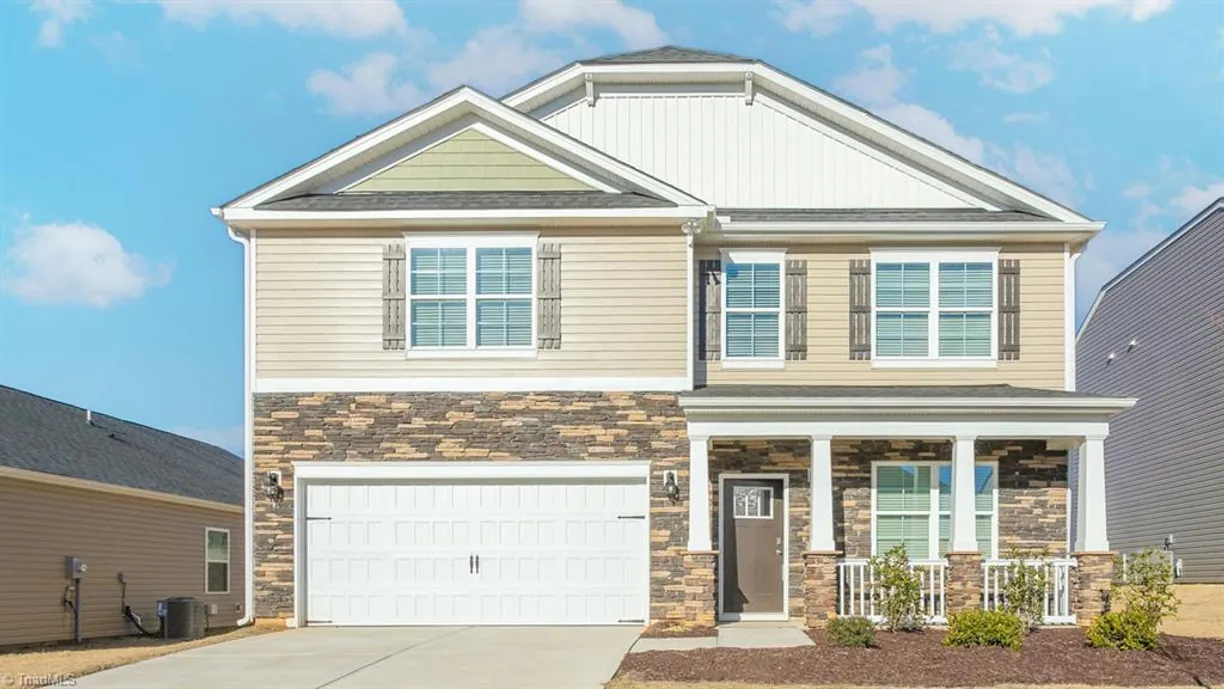 Charlotte Real Estate | View 2561 Summersby Drive | 4 Beds, 2 Baths