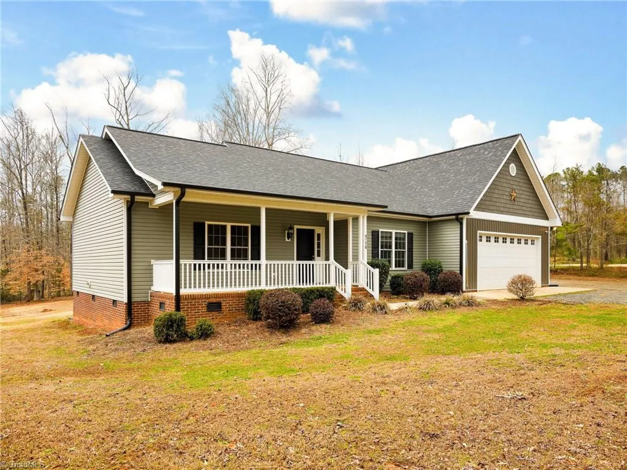 Charlotte Real Estate | View 1776 Lassiter Mill Road | 3 Beds, 2 Baths