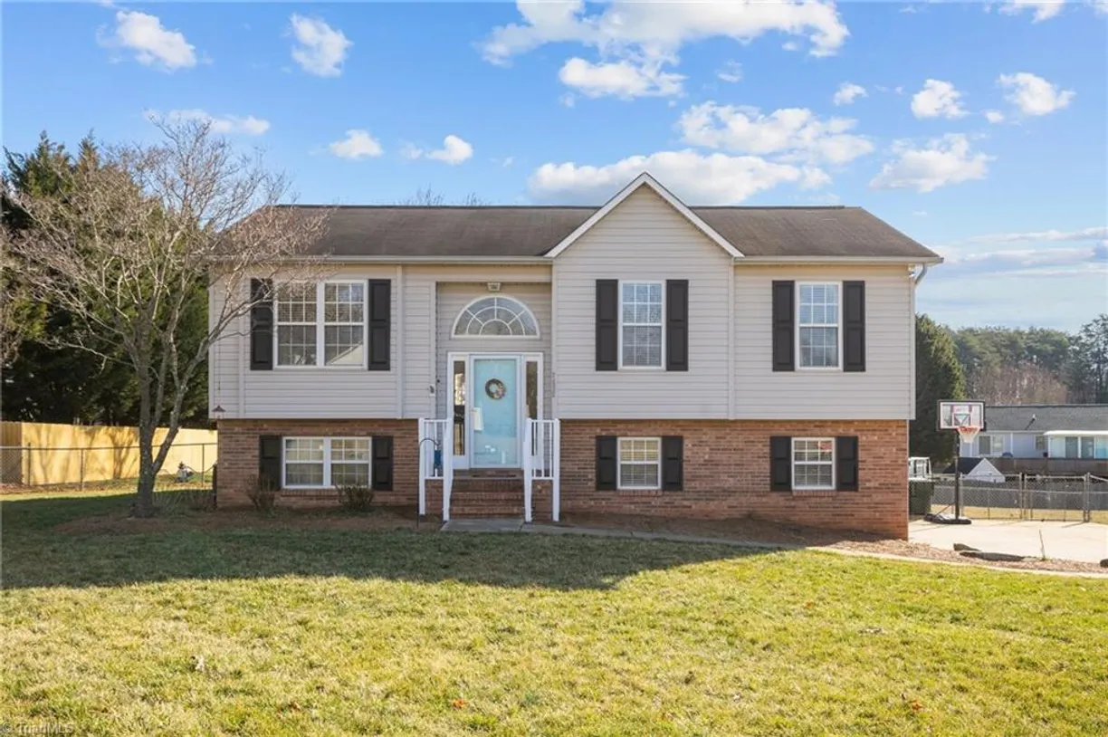 Charlotte Real Estate | View 7655 Stonewell Lane | 3 Beds, 2 Baths