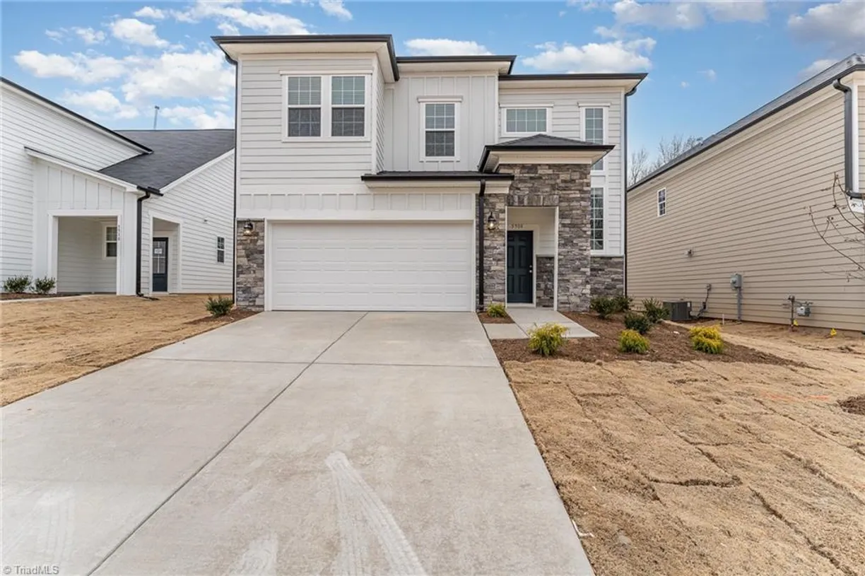 Charlotte Real Estate | View 5908 Crossview Drive | 3 Beds, 2 Baths