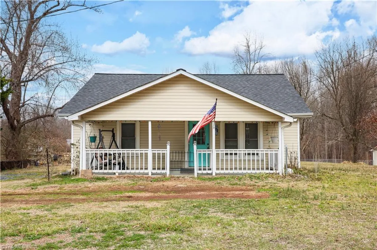 Charlotte Real Estate | View 4371 Hoover Hill Road | 2 Beds, 1 Bath