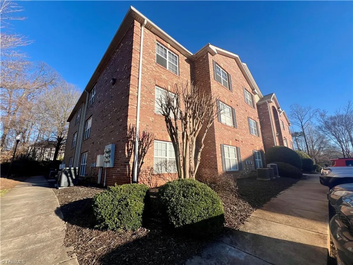 Charlotte Real Estate | View 3710 Cotswold Avenue, L | 2 Beds, 2 Baths