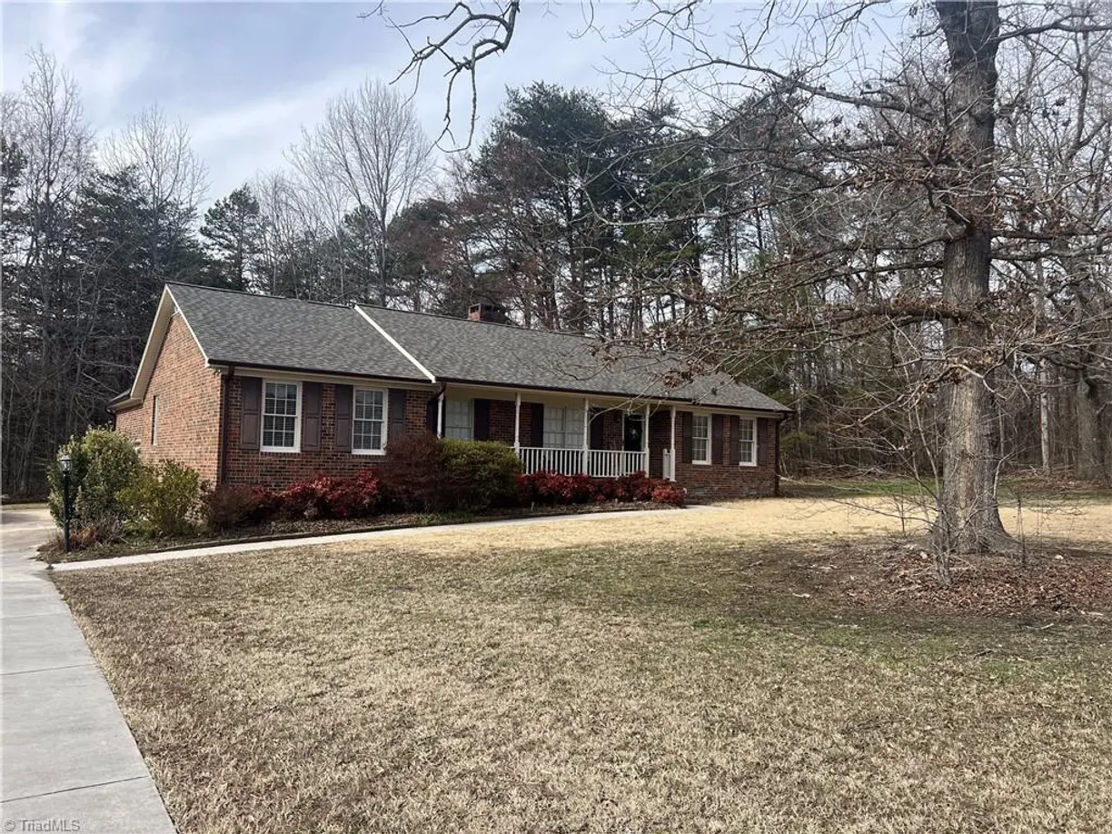 Charlotte Real Estate | View 5305 Eastcrest Road | 3 Beds, 2 Baths