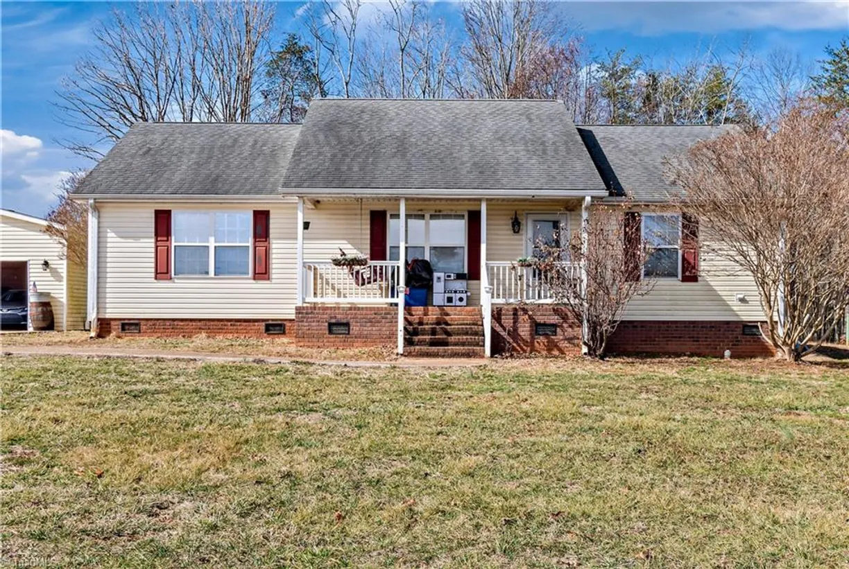 Charlotte Real Estate | View 472 Oak Hollow Drive | 3 Beds, 2 Baths