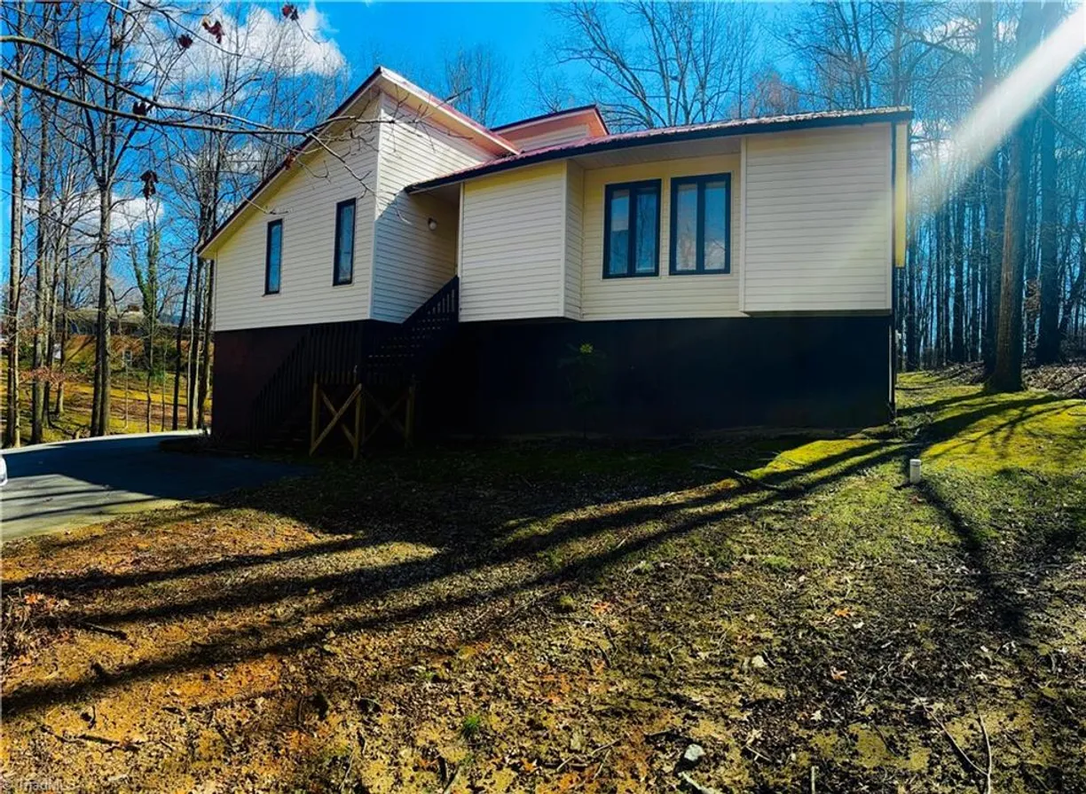 Charlotte Real Estate | View 514 Southridge Road | 4 Beds, 3 Baths