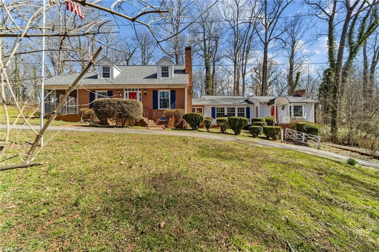 Charlotte Real Estate | View 330 College Street | 3 Beds, 2 Baths
