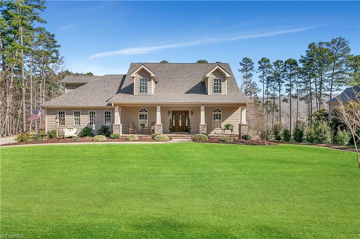 Charlotte Real Estate | View 2634 Fox Ridge Road | 3 Beds, 2 Baths