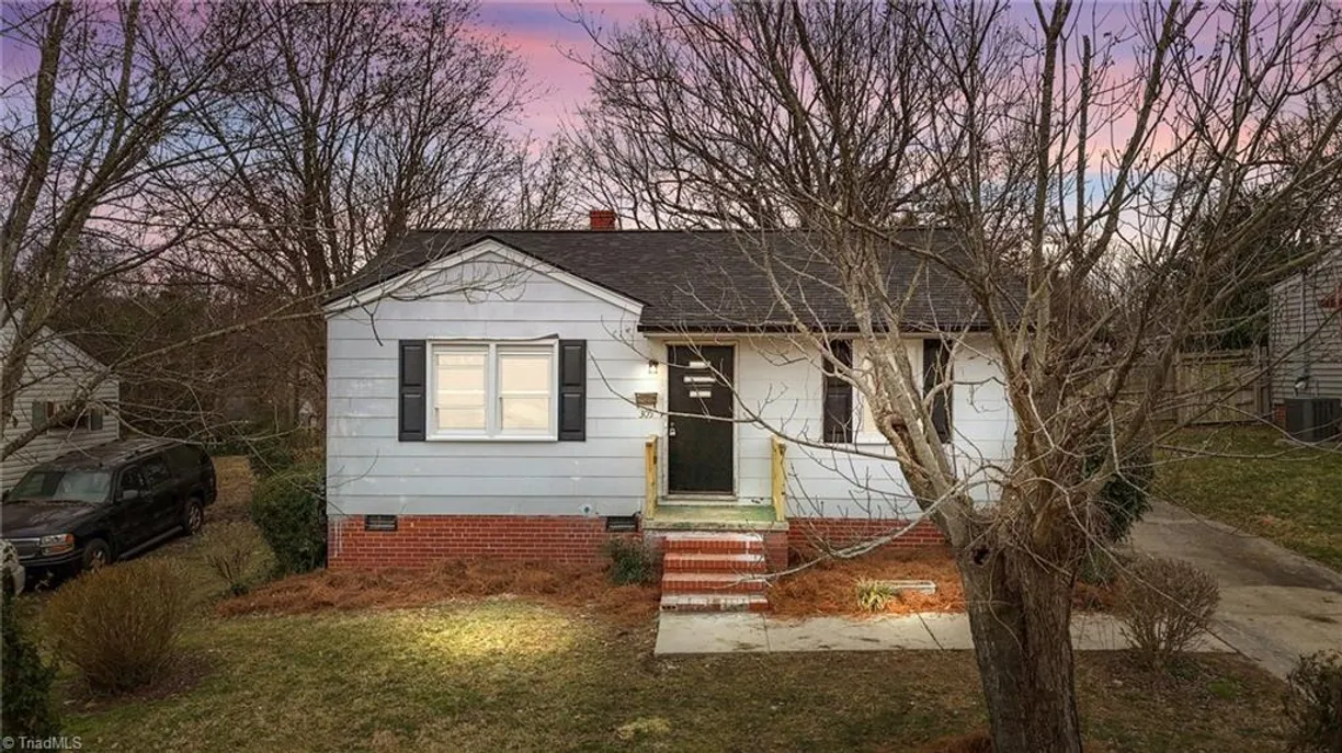 Charlotte Real Estate | View 305 Ray Street | 2 Beds, 1 Bath