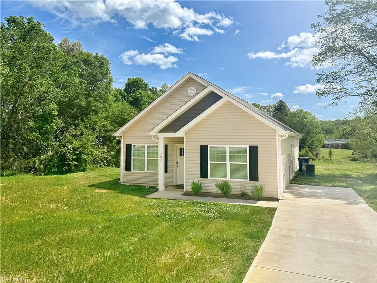 Charlotte Real Estate | View 505 Columbia Avenue | 4 Beds, 2 Baths