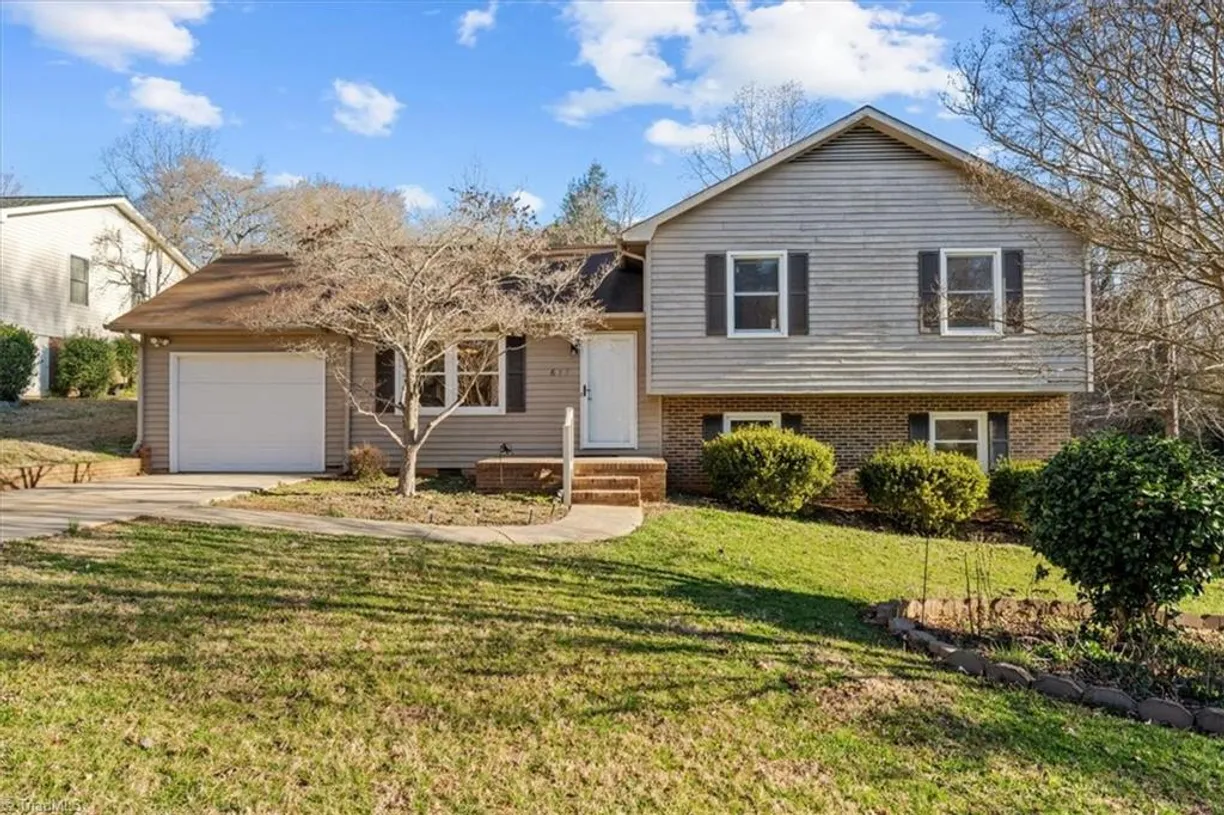 Charlotte Real Estate | View 617 Winnetka Court | 4 Beds, 3 Baths