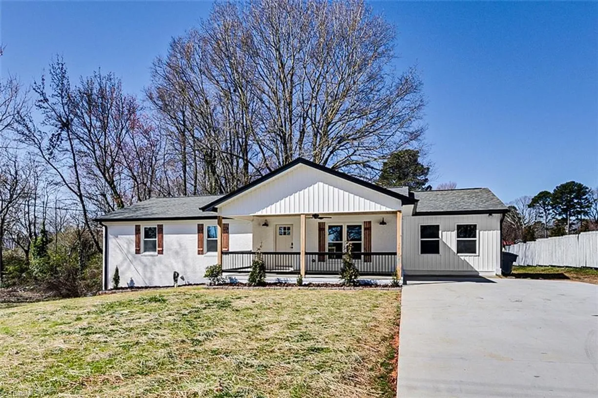 Charlotte Real Estate | View 1204 Cliff Road | 4 Beds, 3 Baths