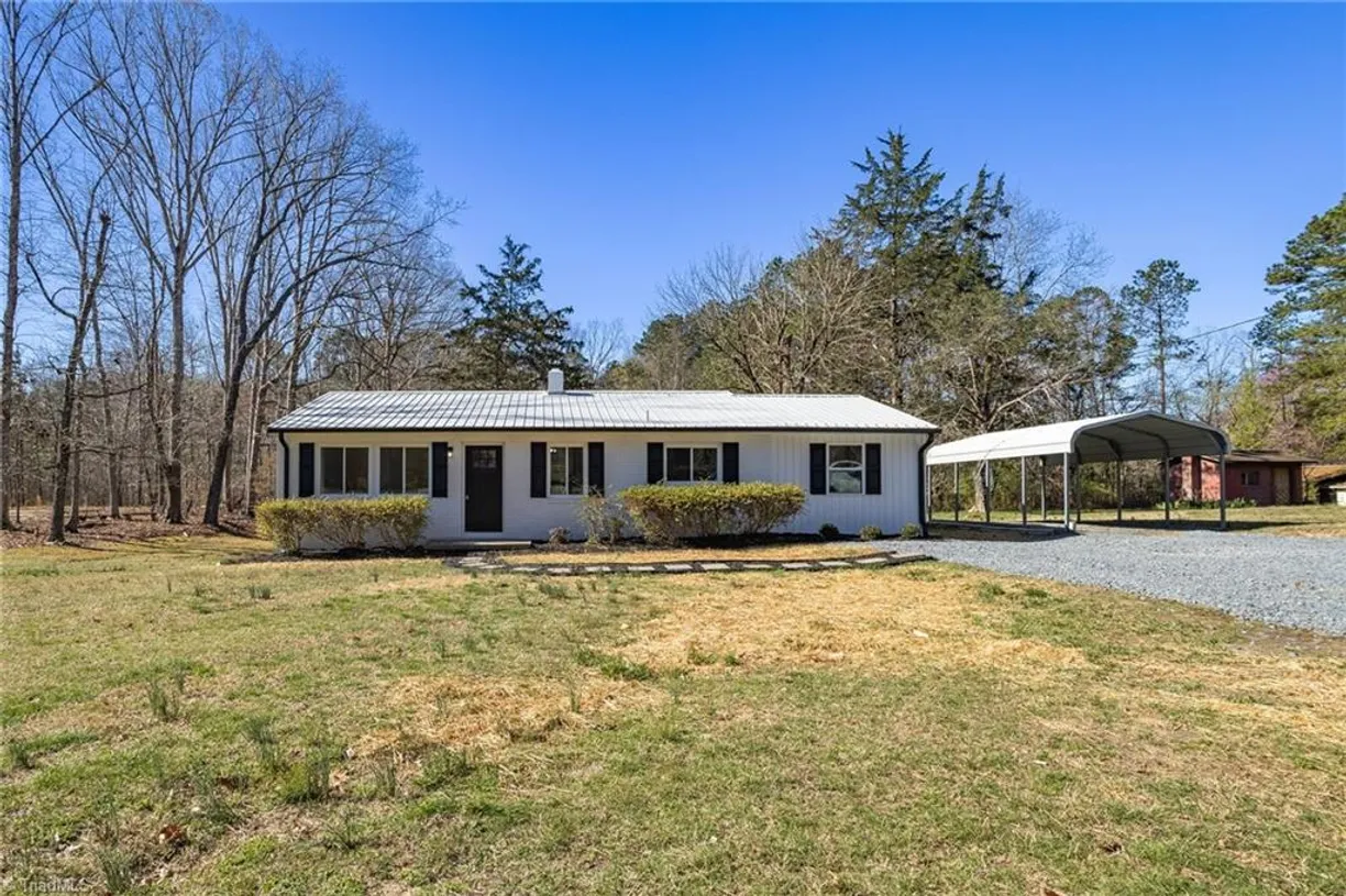 Charlotte Real Estate | View 2083 Danny Bell Road | 3 Beds, 2 Baths