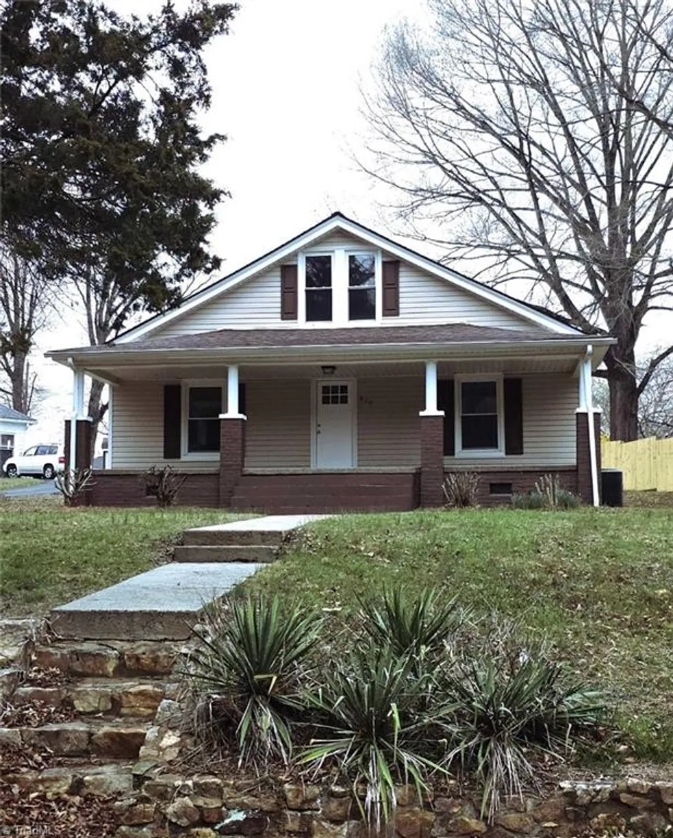 Charlotte Real Estate | View 815 Circle Drive | 2 Beds, 2 Baths