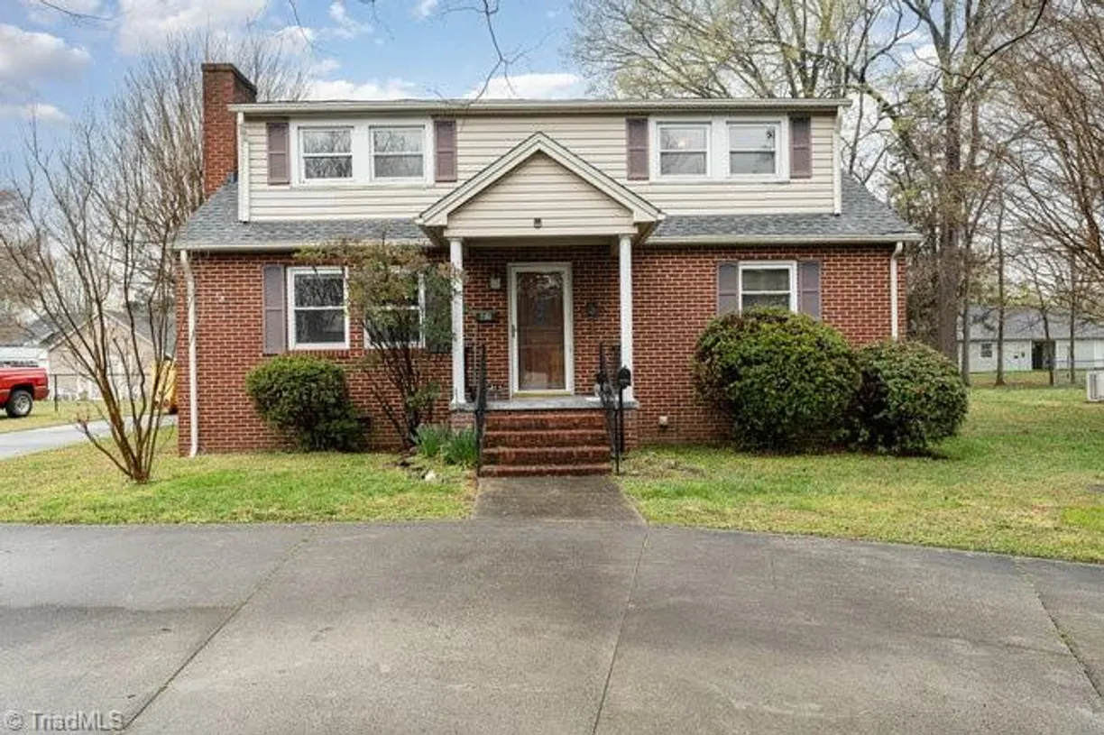 Charlotte Real Estate | View 413 Maple Street | 4 Beds, 1 Bath