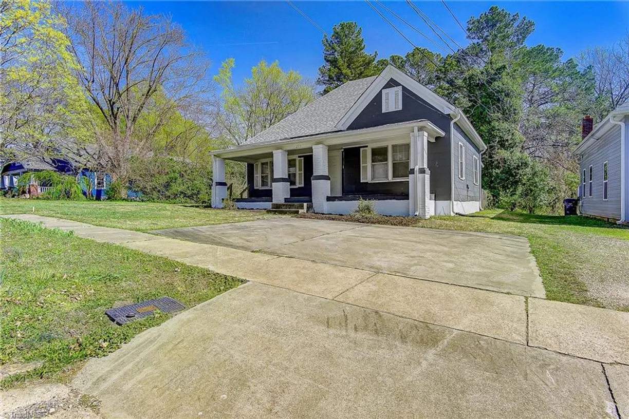 Charlotte Real Estate | View 209 N Yadkin Avenue | Listing