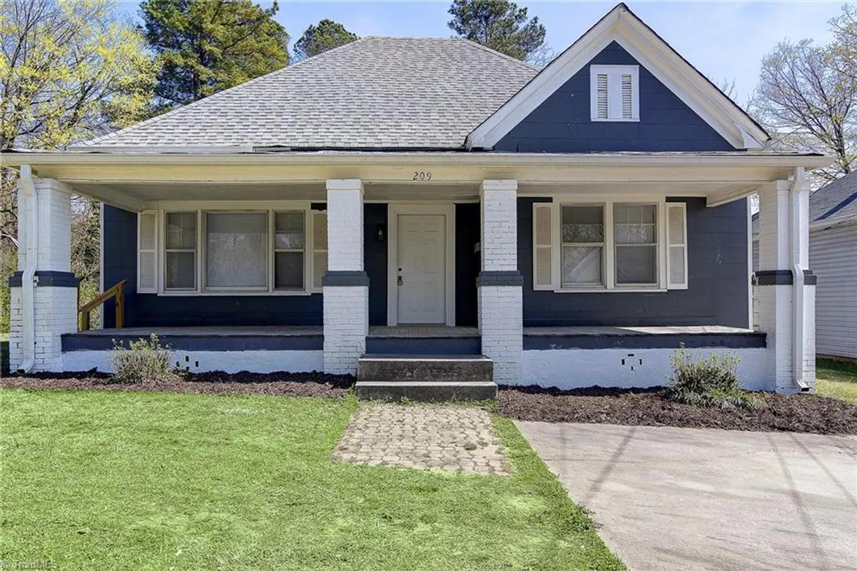 Charlotte Real Estate | View 209 N Yadkin Avenue | Listing