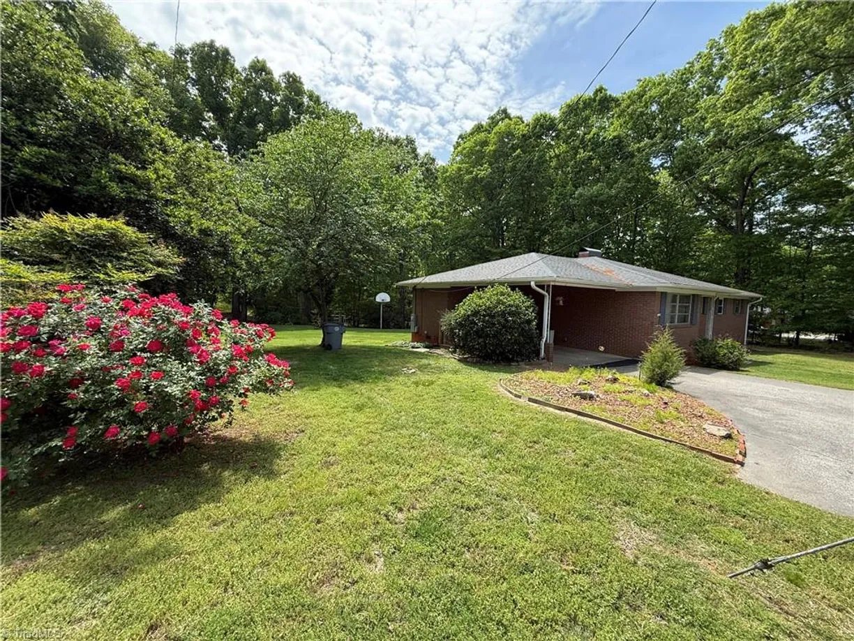 Charlotte Real Estate | View 791 W Balfour Avenue | 3 Beds, 2 Baths