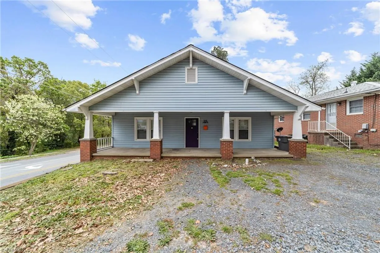 Charlotte Real Estate | View 305 W Kivett Street | 3 Beds, 1 Bath