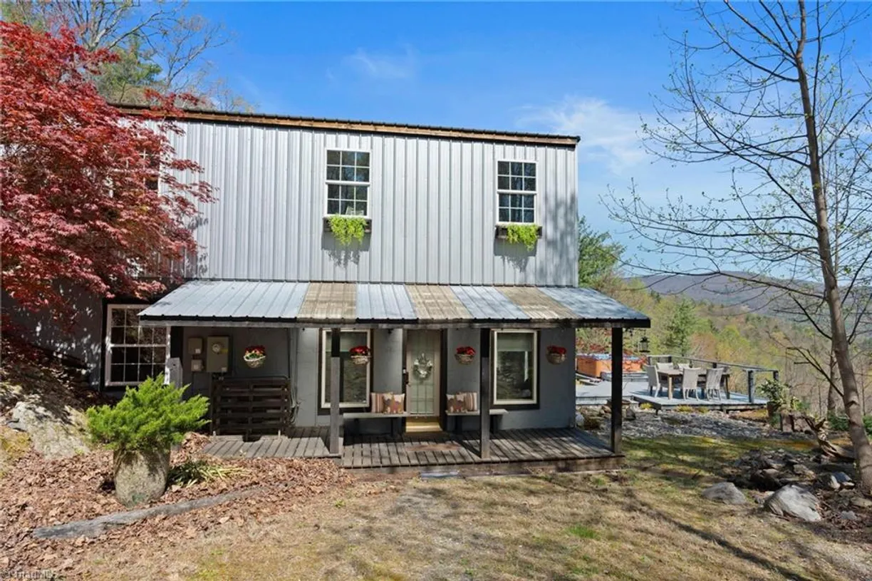 Charlotte Real Estate | View 3086 Summit Road | 1 Bed, 1 Bath
