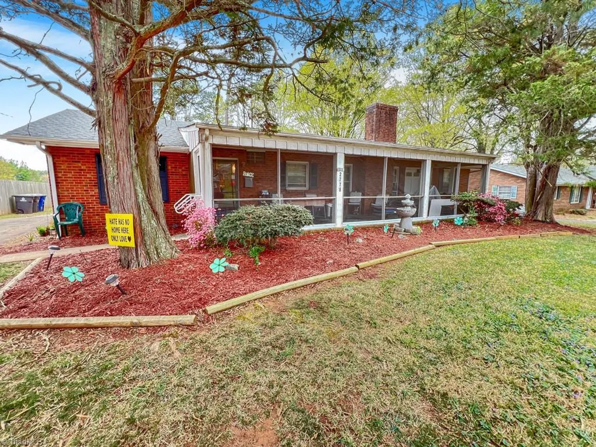 Charlotte Real Estate | View 2778 Reynolds Park Road | 6 Beds, 4 Baths