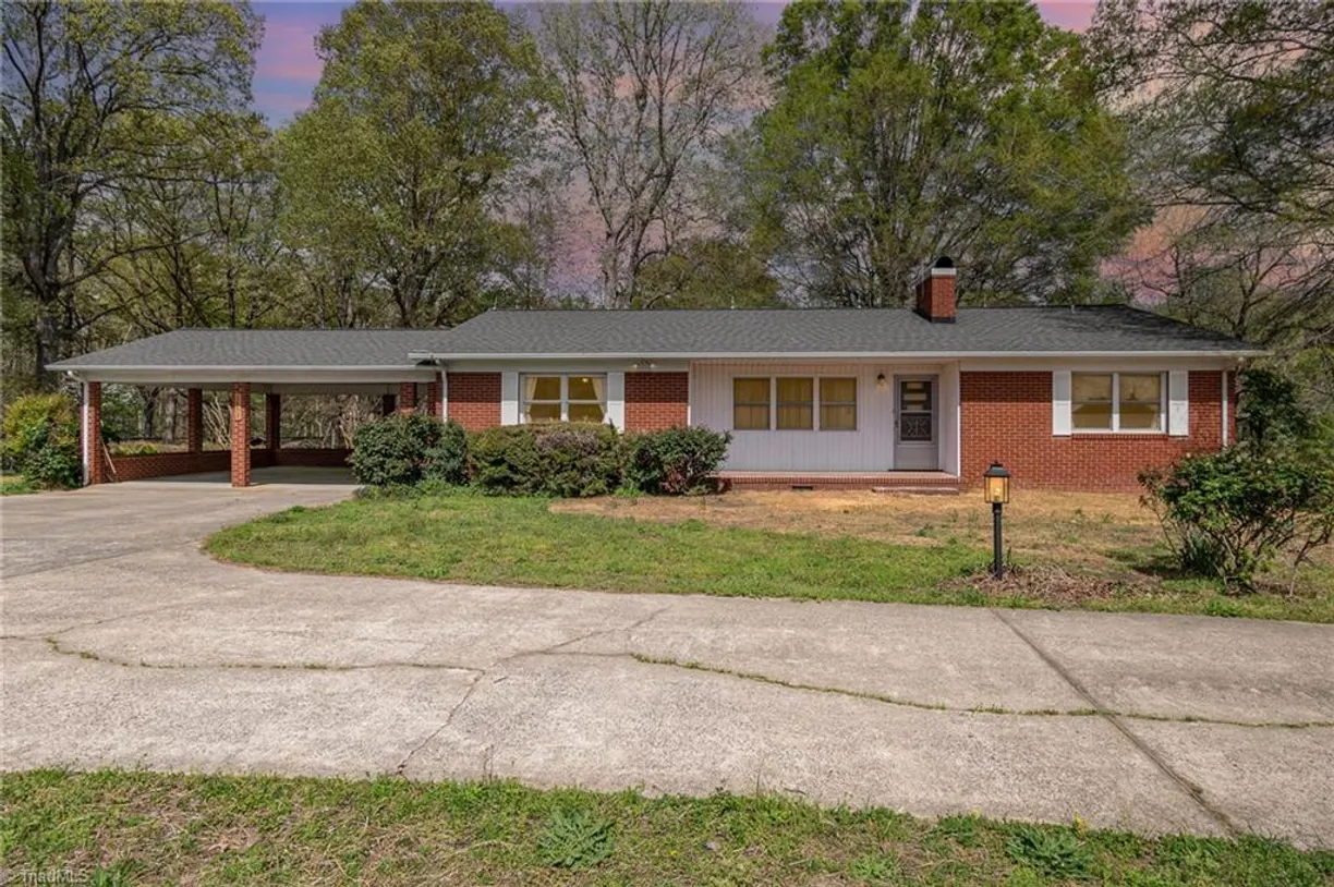 Charlotte Real Estate | View 3803 Holly Spring Road | 3 Beds, 2 Baths