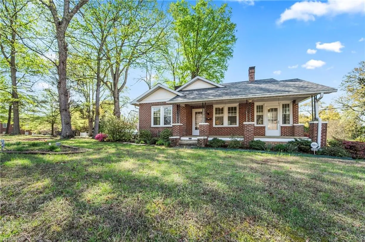 Charlotte Real Estate | View 3606 Country Club Road | 3 Beds, 1 Bath