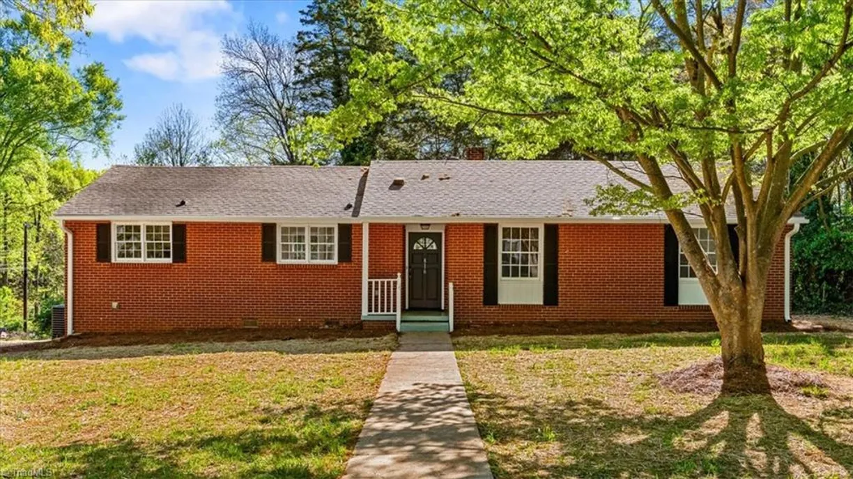 Charlotte Real Estate | View 816 Elizabethan Drive | 4 Beds, 2 Baths