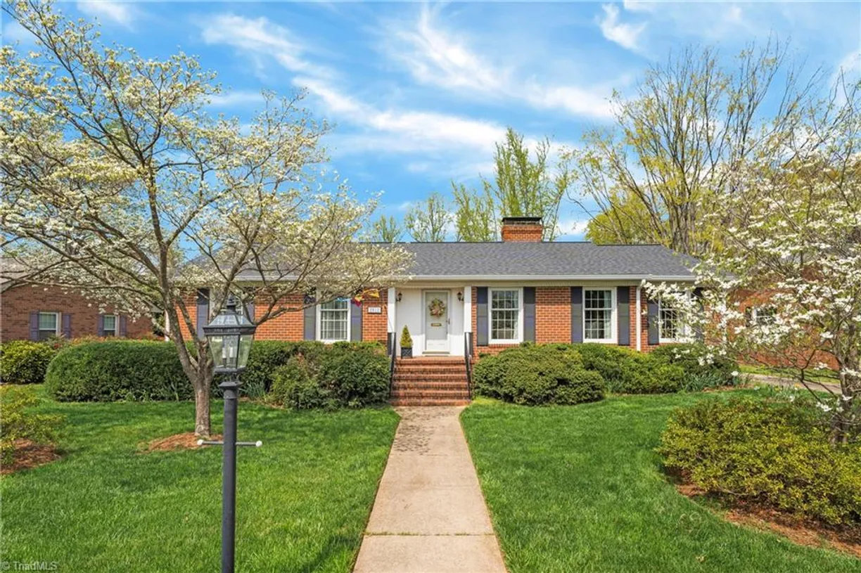 Charlotte Real Estate | View 2812 Northampton Drive | 3 Beds, 2 Baths