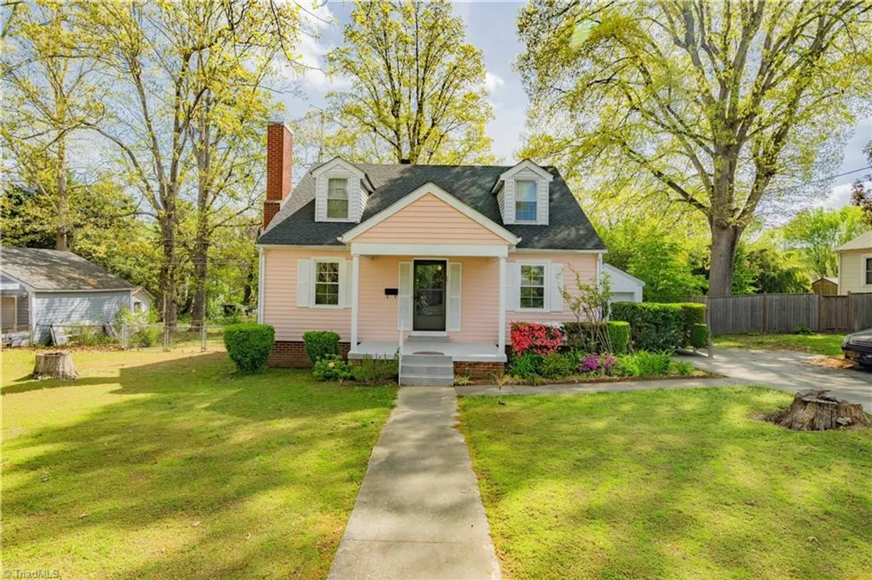 Charlotte Real Estate | View 941 Lee Street | 5 Beds, 2 Baths