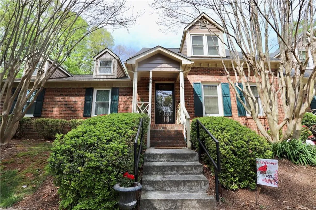 Charlotte Real Estate | View 44 Milpond Lane | 3 Beds, 2 Baths