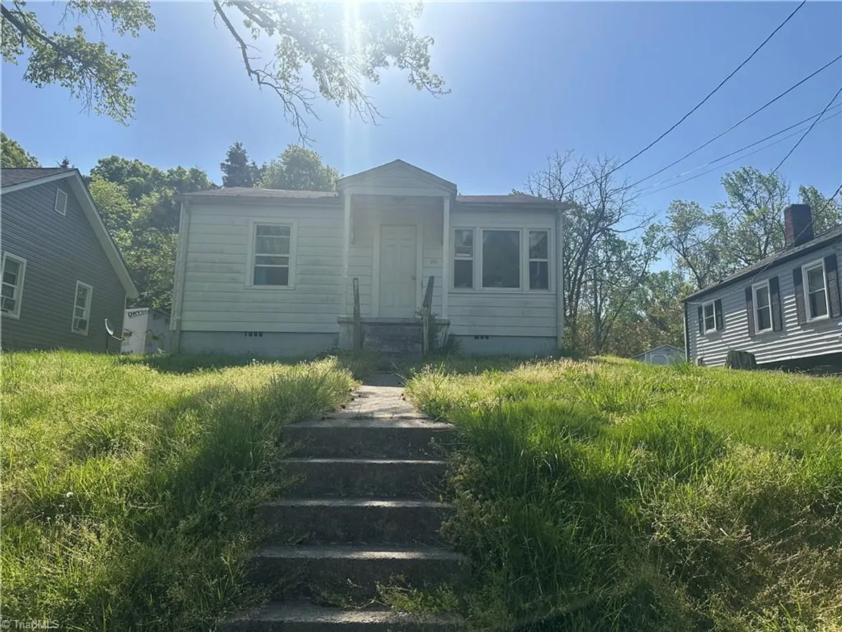 Charlotte Real Estate | View 501 N WASHINGTON Avenue | 2 Beds, 1 Bath
