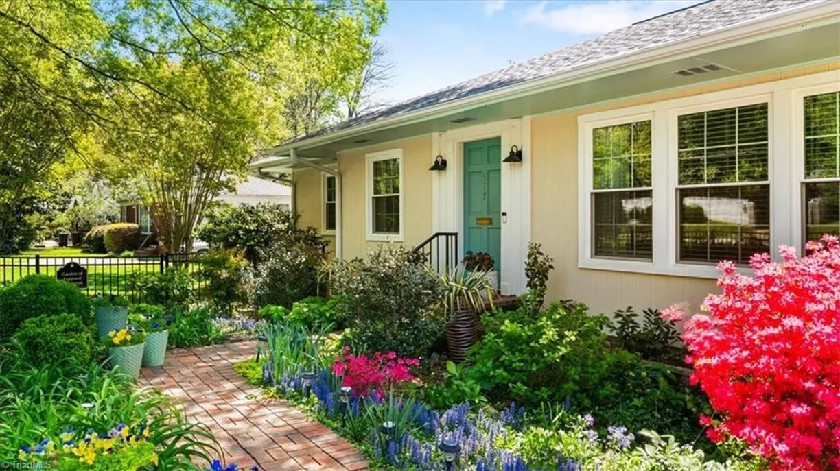 Charlotte Real Estate | View 517 W Cornwallis Drive | Listing