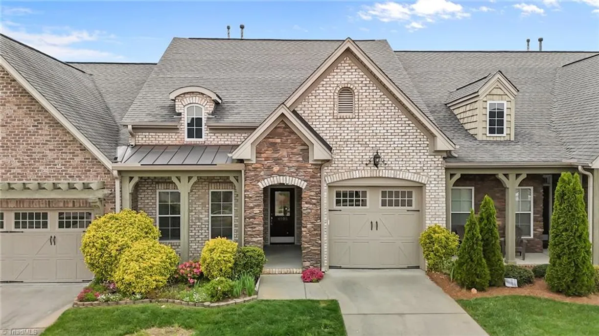 Charlotte Real Estate | View 4105 Gilchrist Drive | 2 Beds, 2 Baths