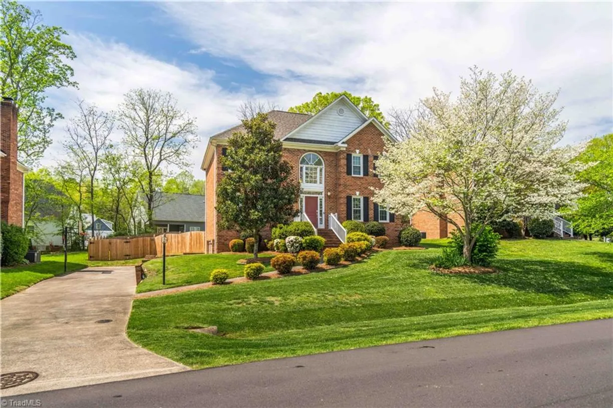 Charlotte Real Estate | View 4504 Carriagebrook Court | 3 Beds, 2 Baths