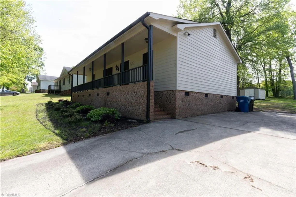 Charlotte Real Estate | View 225 Rivermeade Drive | 3 Beds, 2 Baths