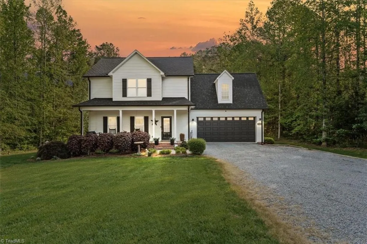 Charlotte Real Estate | View 2550 Stutts Road | 3 Beds, 2 Baths