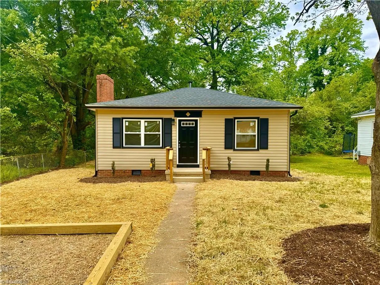 Charlotte Real Estate | View 2022 Anthony Court | 2 Beds, 1 Bath