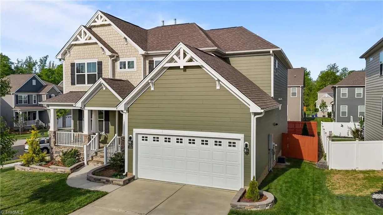 Charlotte Real Estate | View 1320 Abington Drive | 5 Beds, 3 Baths