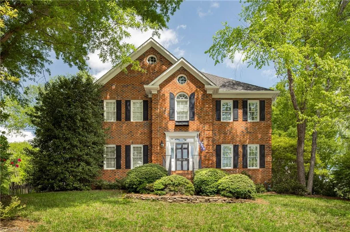 Charlotte Real Estate | View 8124 Glengarriff Road | 4 Beds, 3 Baths