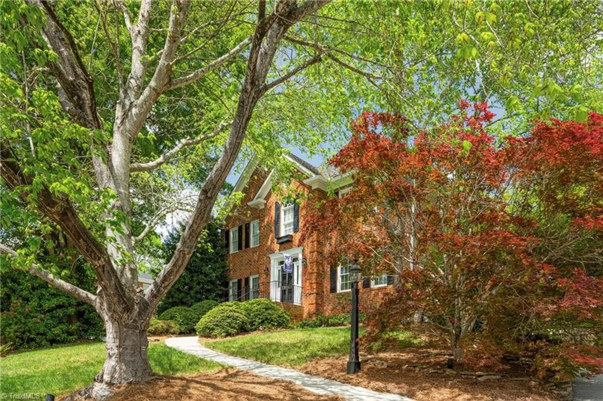 Charlotte Real Estate | View 8124 Glengarriff Road | Listing