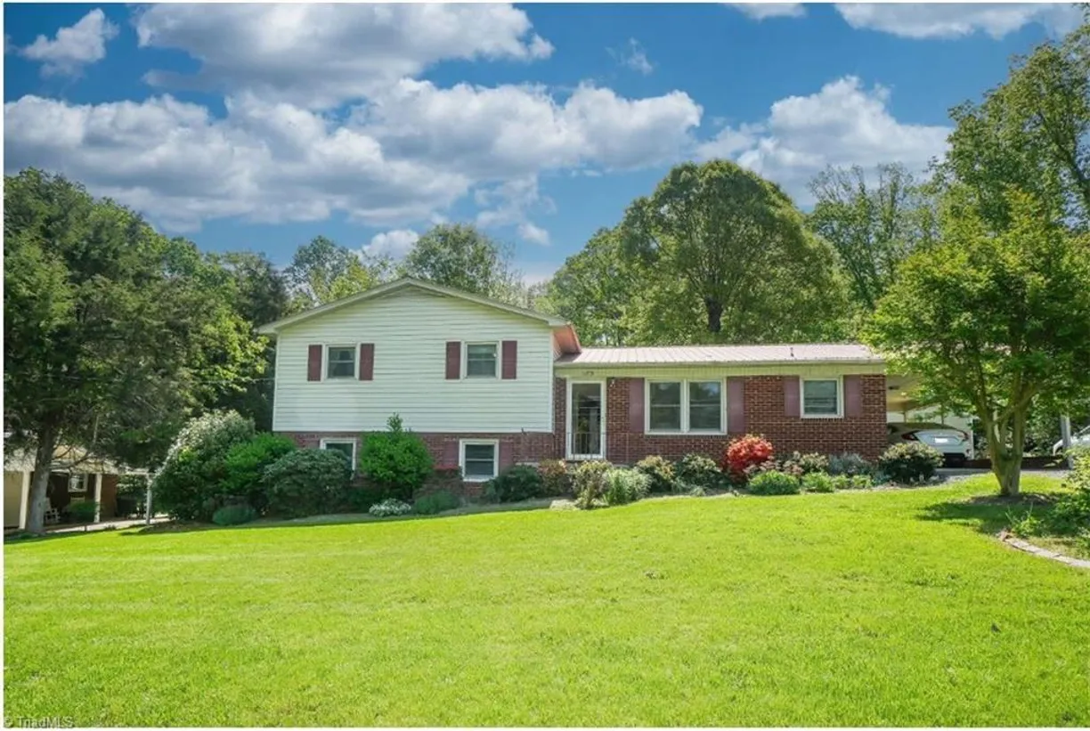 Charlotte Real Estate | View 189 Oak Leaf Road | 3 Beds, 1 Bath