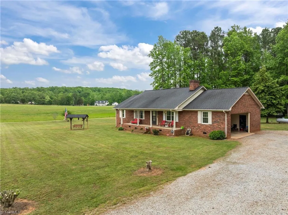 Charlotte Real Estate | View 1260 Hawksview Road | 3 Beds, 2 Baths