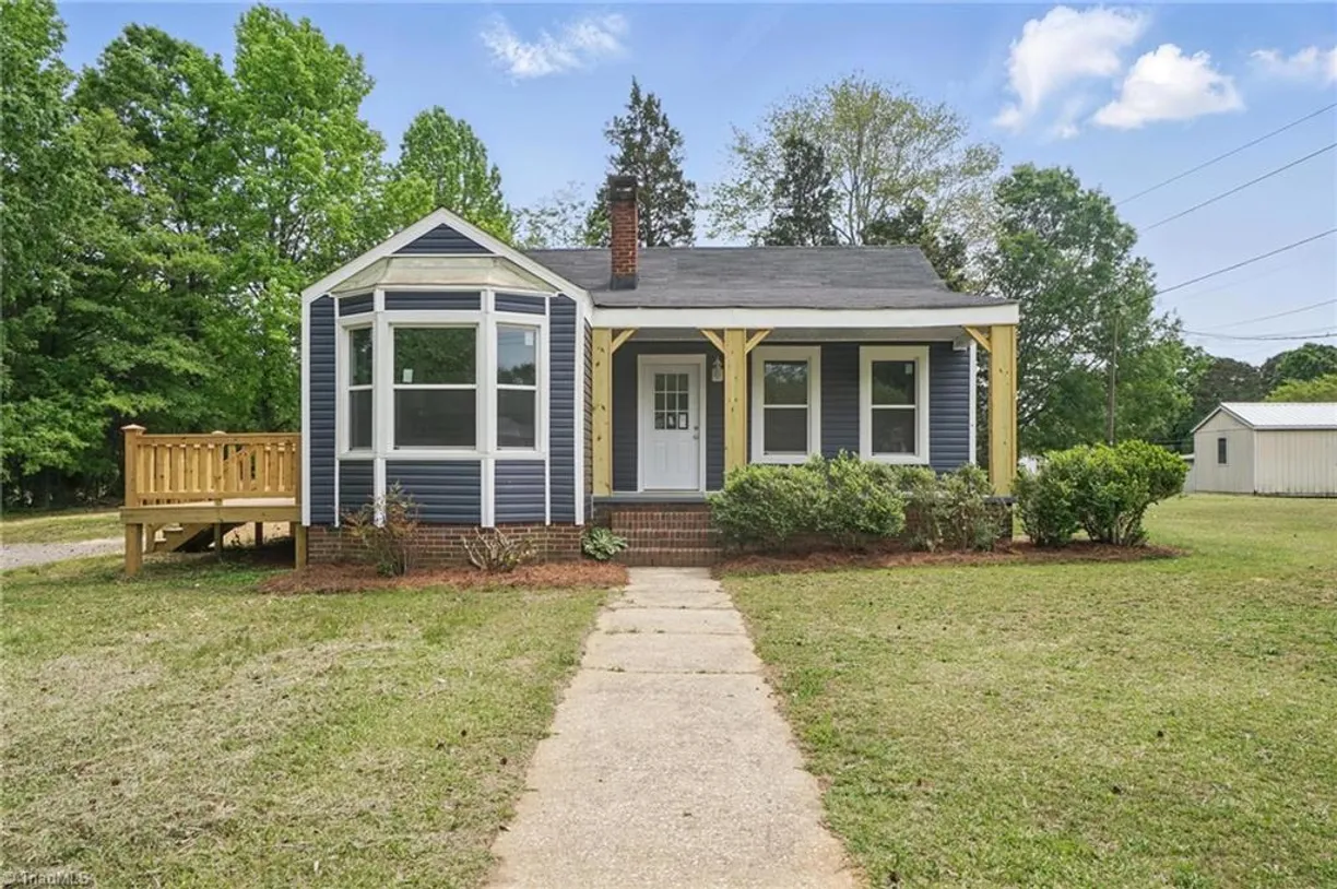 Charlotte Real Estate | View 410 17th Street | 2 Beds, 1 Bath