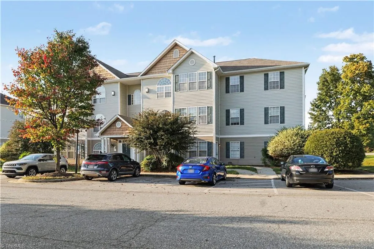 6121 Hedgecock Circle #3B, High Point, NC 27265 Property for sale