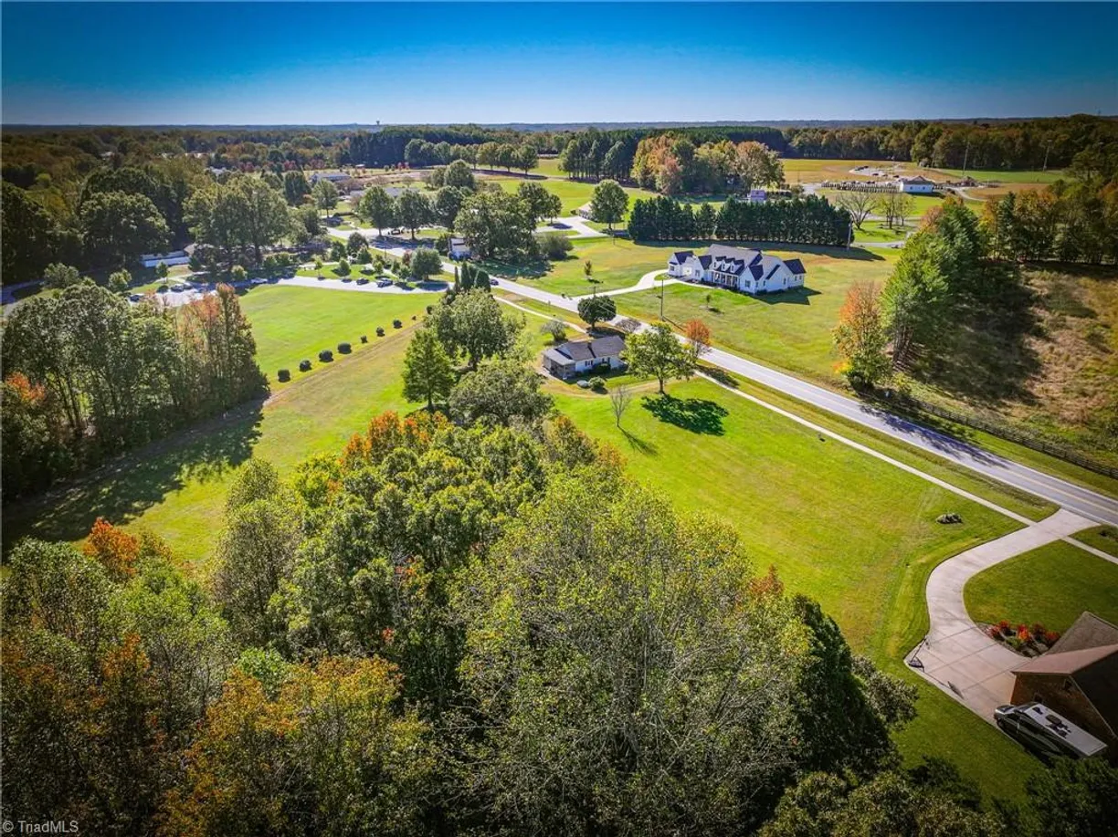 8410 Linville Road, Oak Ridge, NC 27310 Property for sale
